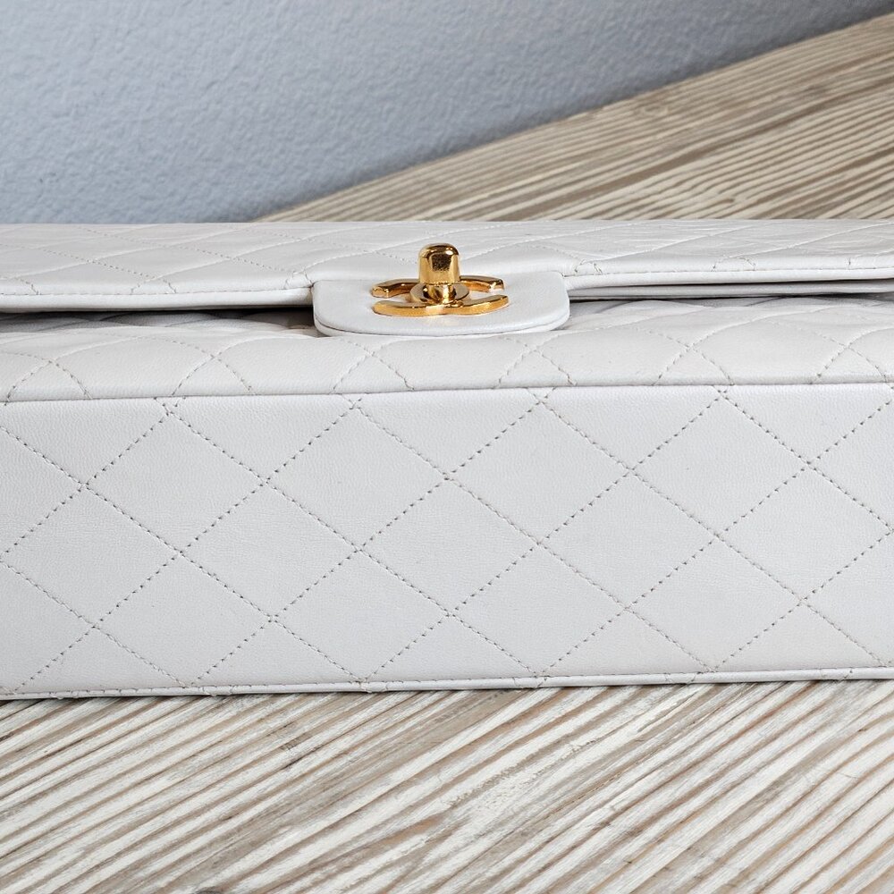 Vintage Chanel Medium 25 Classic Double Flap Lambskin Leather White and Gold - Picture 8 of 16